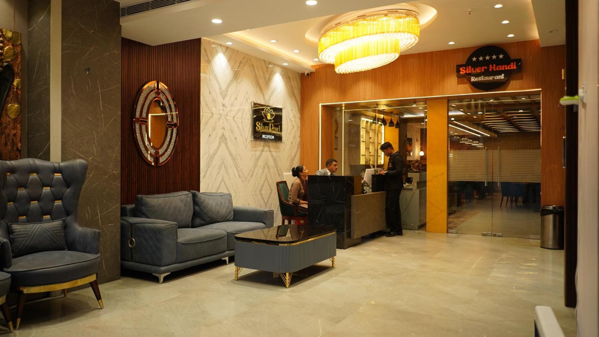 Hotel Silver Pearl Alīgarh Εξωτερικό φωτογραφία
