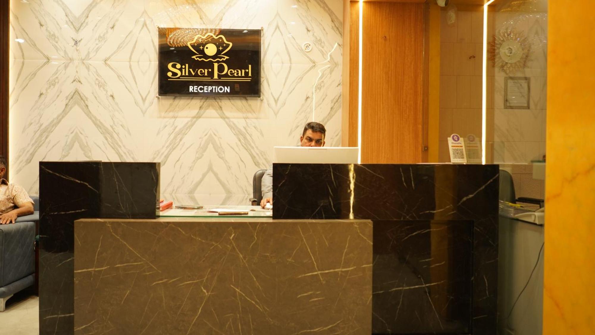 Hotel Silver Pearl Alīgarh Εξωτερικό φωτογραφία