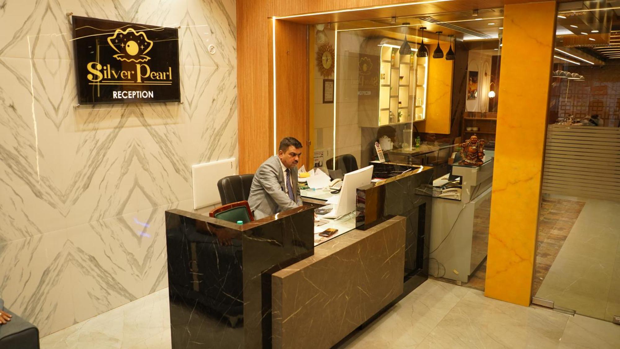 Hotel Silver Pearl Alīgarh Εξωτερικό φωτογραφία
